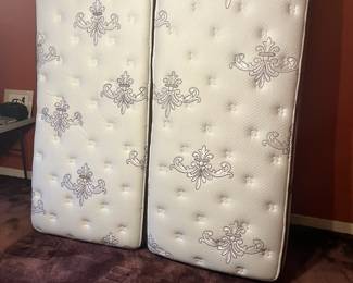 twin mattresses with boxsprings and frames