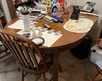 dinette table and chairs