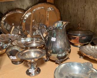 SILVER PLATE TO BRIGHTEN UP YOUR HOLIDAY SETTINGS