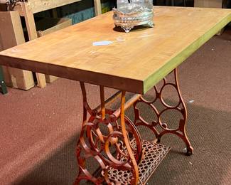 SEWING MACHINE TABLE
