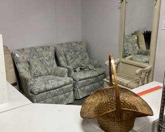 ‘Coat tree and chairs