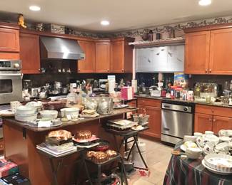 Lots of Pyrex , Nordicware & Wilton Molds , Baking Stuff