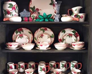 Franciscan Apple stoneware set, 96pcs