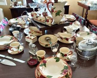 Franciscan Apple stoneware set, 96pcs