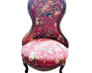 Lot 215   1 Bid(s)
Vintage Victorian Style Side Chair with Tapestry-Style Upholstery