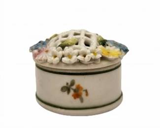 Lot 017   0 Bid(s)
Raised Flower Reticulated Porcelain Trinket Box