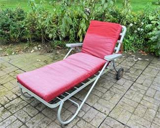 Lot 268   1 Bid(s)
Vintage MCM Aluminum Folding Lawn Chair with Cushion