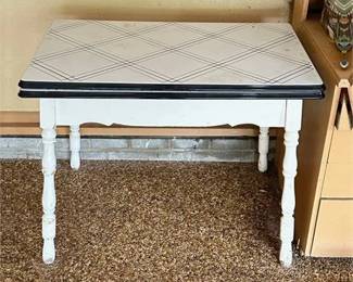 Lot 246   3 Bid(s)
Vintage Farmhouse Kitchen Table with Expandable Enamel Top