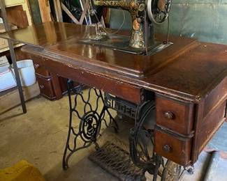 1917 Singer Sewing Machine