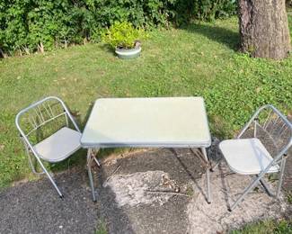 Airlite Childs Table & 2 Chairs