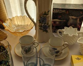 Cramer Mold Holland pitcher, tea cups etc