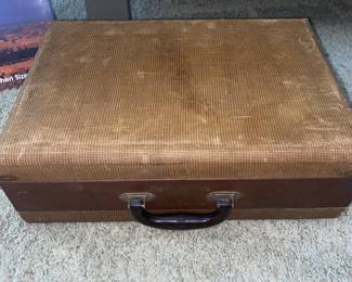 Recordette Suitcase turntable with radio and microphone. 