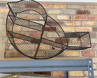 Bird wire basket or shelf
