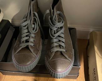 Mens sneakers 10.5