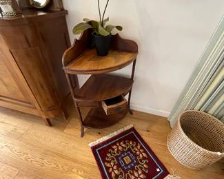 Gorgeous little corner cabinet 
