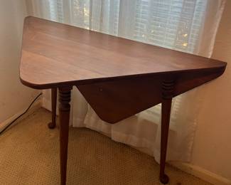 drop leaf handkerchief table 