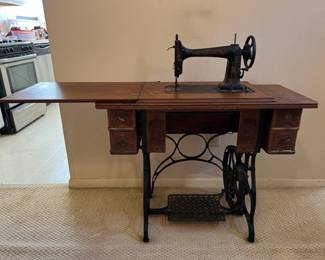 Antique singer design machine with cabinet/table from 1930's