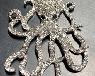 Lot 30   16 Bid(s)
Charm w chain, Kraken