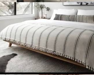 Lot 108   1 Bid(s)
Turkish cotton throw/blanket. #5