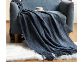 Lot 115   0 Bid(s)
Nordic knit throw, fringe, from UK #11