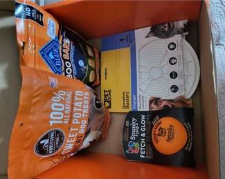 Lot 142   20 Bid(s)
Treats and Ball and Lick Mat