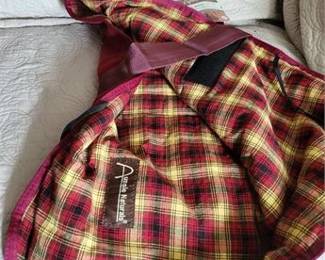 Lot 143   21 Bid(s)
XL Dog Coat-Maroon/Plaid