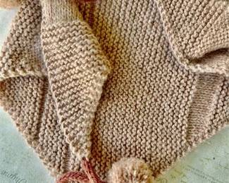 Lot 156   3 Bid(s)
Knit Neck Bandana/Pompoms (2)