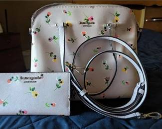 Lot 216   34 Bid(s)
Kate Spade Purse and Wallet