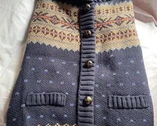 Lot 246   6 Bid(s)
Dog Sweater, Large, fleece lined