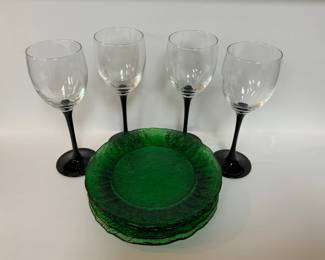 Four Luminarc Domino Wine Glasses 4 Green Plates