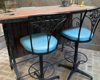 Bar & stools