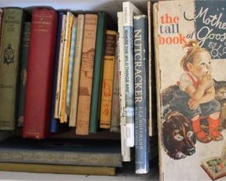 Lot 007   1 Bid(s)
Vintage book Lot