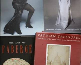 Lot 018   1 Bid(s)
Vintage Table Books Versace Art J Kennedy Fashion Vatican Faberge