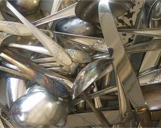 Lot 042   0 Bid(s)
Vintage Silverplate Silverware Oneida Tudor Pattern