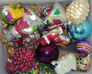 Lot 051   0 Bid(s)
Vintage Christmas Decorations Box