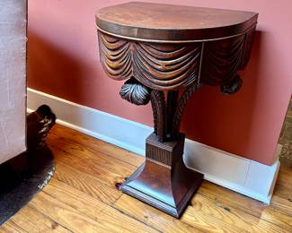 does have one drawer