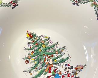 Detail pic,  Spode 2003 Disney Christmas Collection 
8.25" Round Serving Bowl 
$80
No Box 