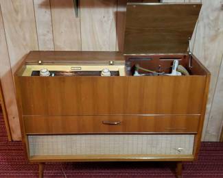 Vintage Grundig TW 501 G Stereo Console
