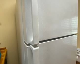 GE Fridge 
(SUPER CLEAN!)