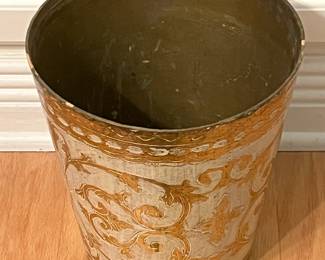 Vintage Florentine gold gilded accent wast basket