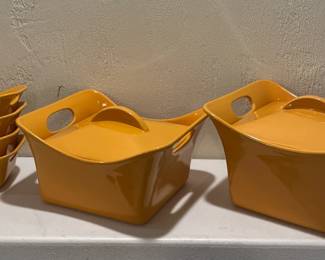Rachael Ray Stoneware in Gold, (4) 12 oz, 2.5Qt and 4 Qt