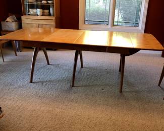 Drops extended with both leaves  $4,500 for the set, table, two leaves, 5 side chairs, and one armchair (9 of 14)