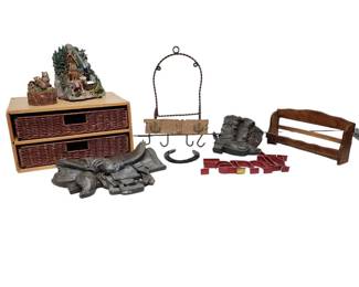 Rodeo Decor Wildlife Fountain Raccoon Trinket Box