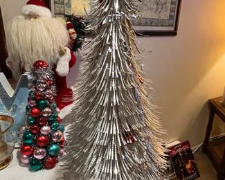 Vintage fringe aluminum tree