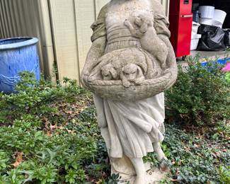 Statuary, outdoor decor
