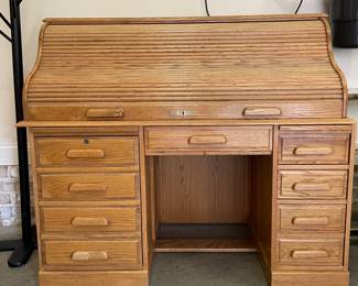 Roll top desk