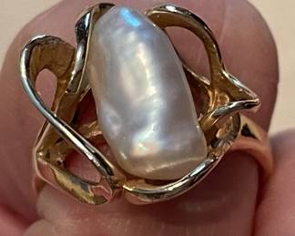 large pearl and Gold ring