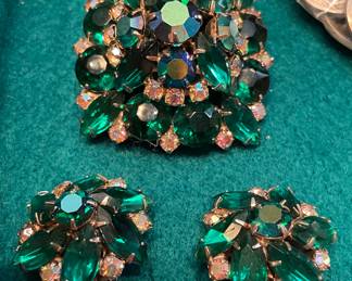 Gorgeous vintage deep green Rhinestone fashion jewelry with large square brooch and clip on earrings