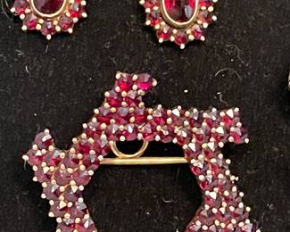Stunning Vintage Gold tone Garnet circle pin earrings