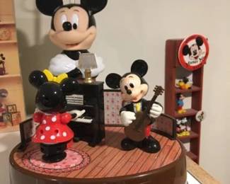  Mickey's duet music box